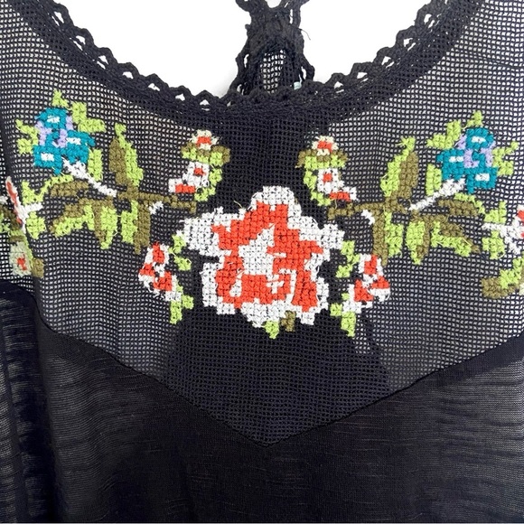 KIMCHI BLUE UO Cross Stitch Embroidery Needlepoint Babydoll Cami Top - Picture 2 of 9